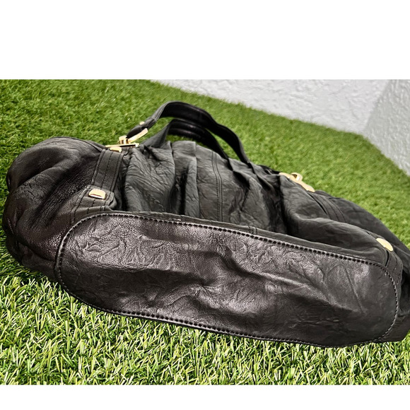 Junior Drake Black Leather Purse with Gold Tone Hardware - Picture 12 of 14